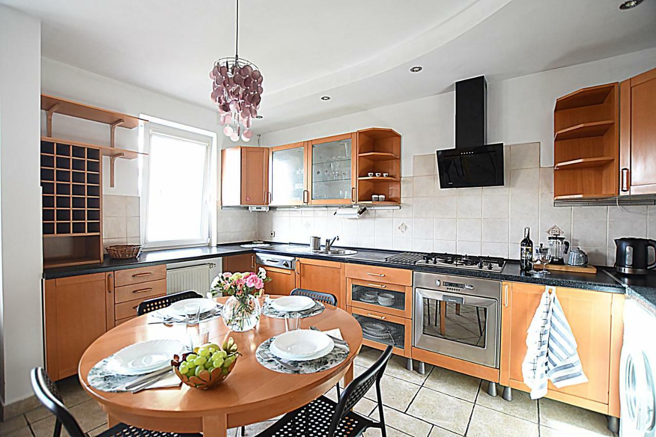 Mhost Bronowice Kwatera prywatna *